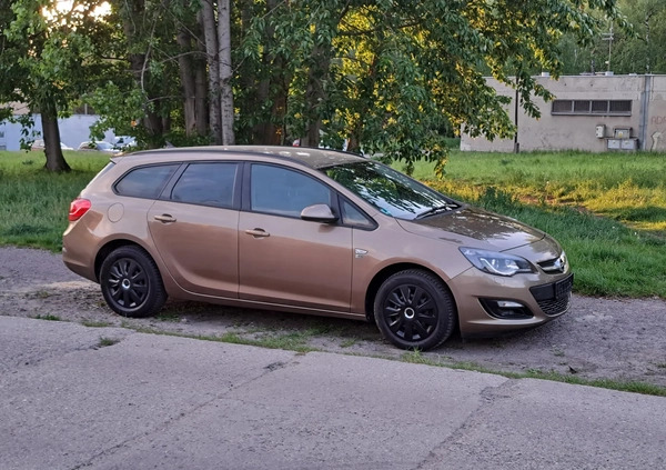 Opel Astra cena 24800 przebieg: 204000, rok produkcji 2012 z Gliwice małe 232